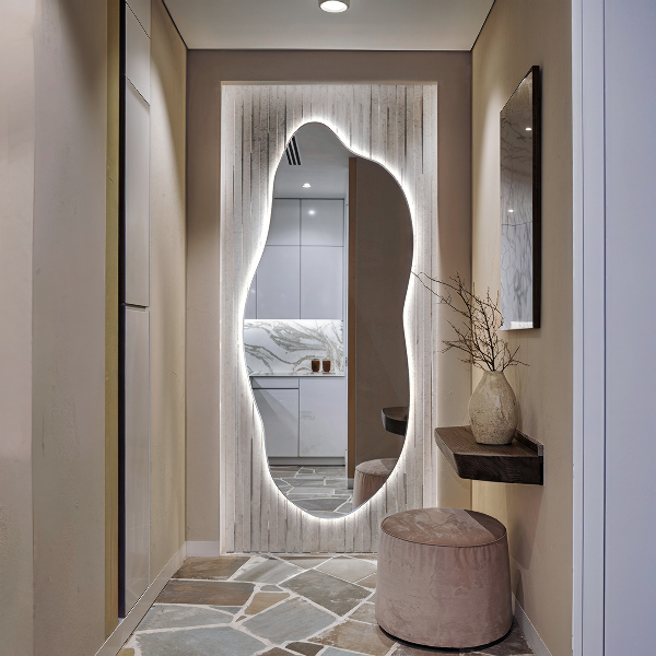 Specchio forma irregolare con led 35x80 cm