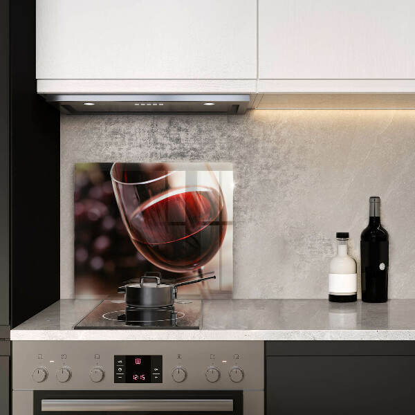 Tagliere in vetro Un bicchiere di vino rosso