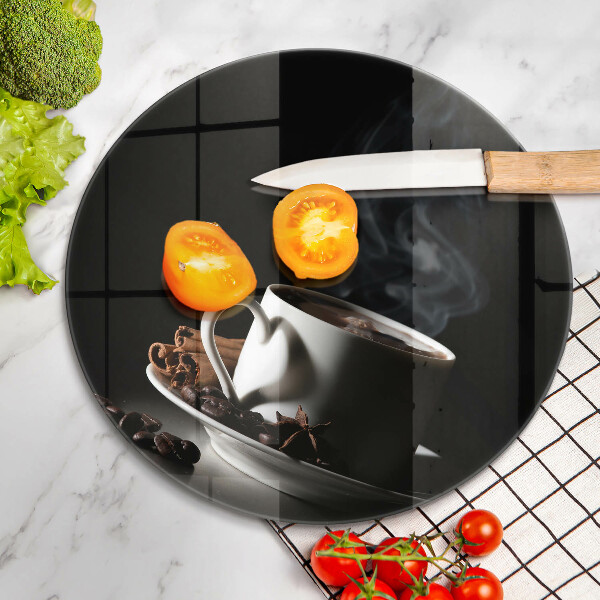 Tagliere in vetro Una tazza di caffè caldo