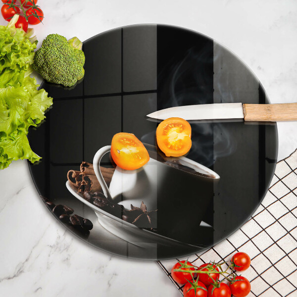 Tagliere in vetro Una tazza di caffè caldo