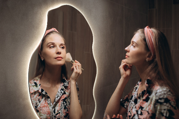 Specchio organico illuminato decorativo 50x100 cm