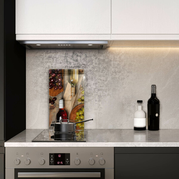 Copri piano cottura Bottiglie di vino e uva