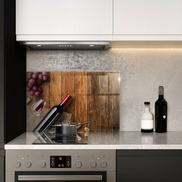 Protezione piano cottura Una bottiglia di vino rosso