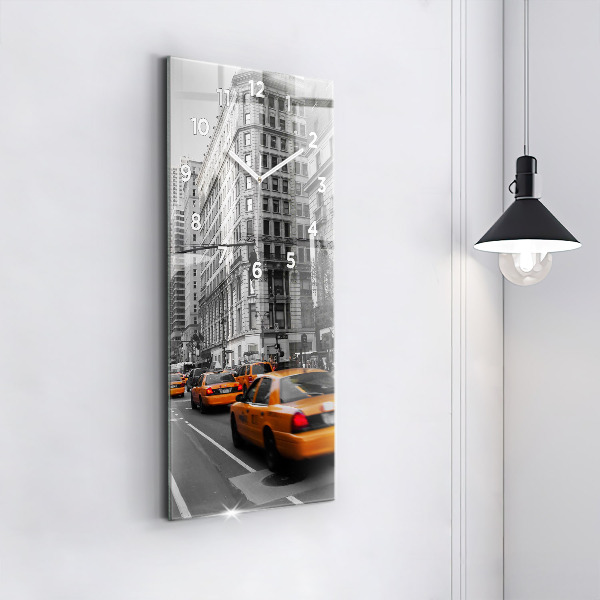Orologio verticale Manhattan e i taxi