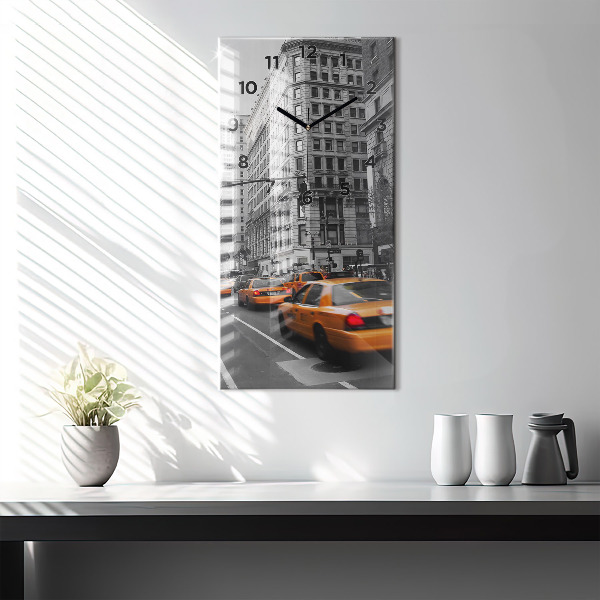 Orologio verticale Manhattan e i taxi