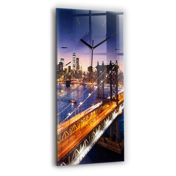 Orologio verticale New York e il tramonto