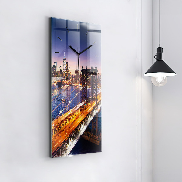 Orologio verticale New York e il tramonto