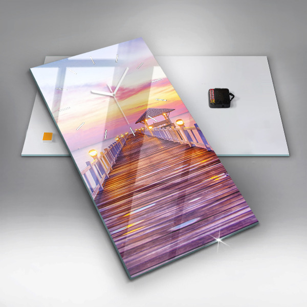 Orologio verticale Il ponte del porto di sera