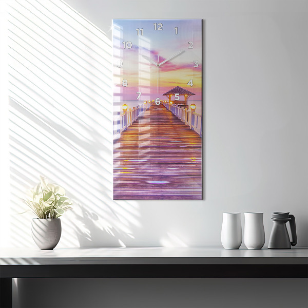 Orologio verticale Il ponte del porto di sera