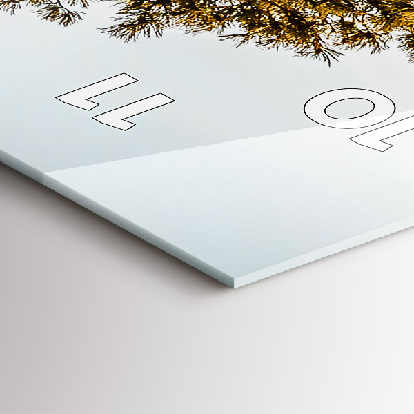 Orologio verticale Un albero in montagna