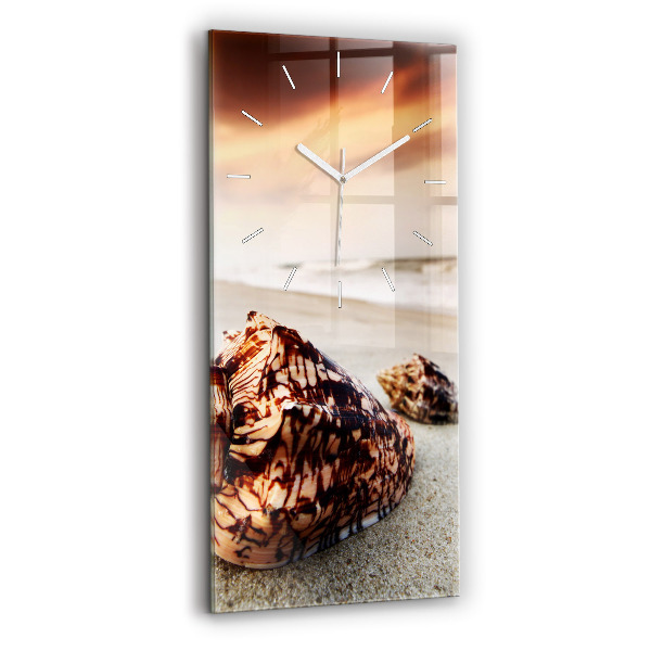 Orologio verticale Una conchiglia sulla spiaggia