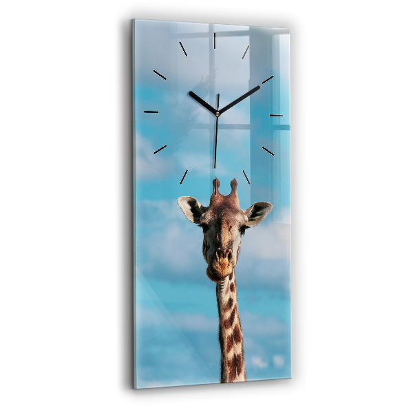 Orologio verticale Testa di giraffa contro il cielo