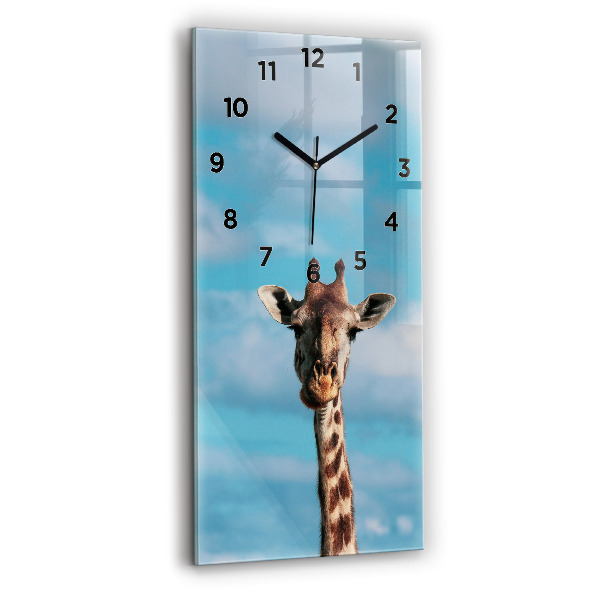 Orologio verticale Testa di giraffa contro il cielo
