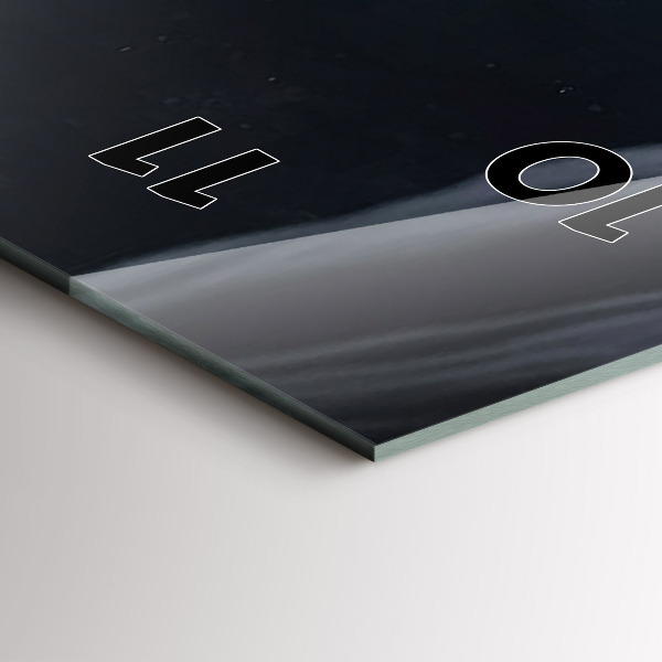 Orologio verticale Uomo davanti alla luna