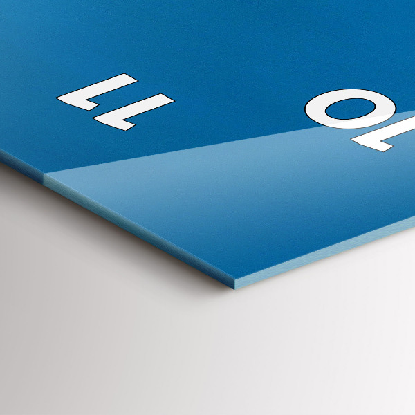 Orologio verticale in vetro Tower Bridge Londra di notte