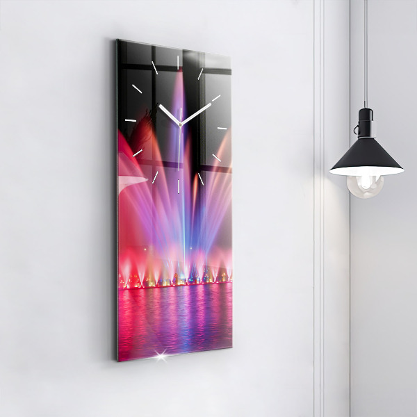 Orologio verticale Fontana di Wroclaw di notte