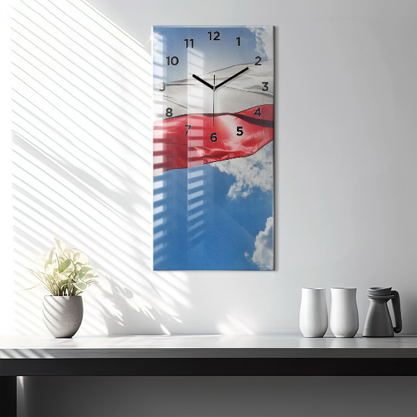 Orologio verticale in vetro La bandiera polacca contro il cielo