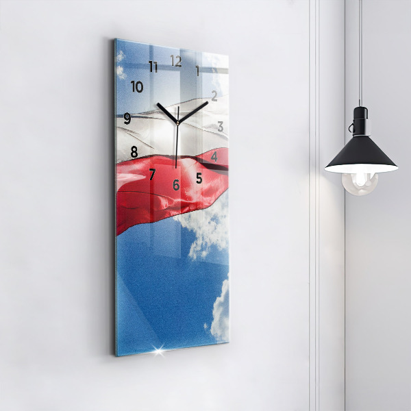 Orologio verticale in vetro La bandiera polacca contro il cielo
