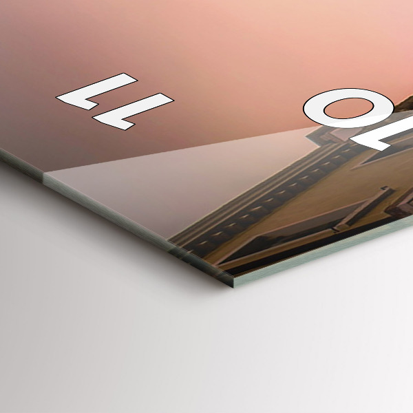 Orologio verticale in vetro Vista del canale in città