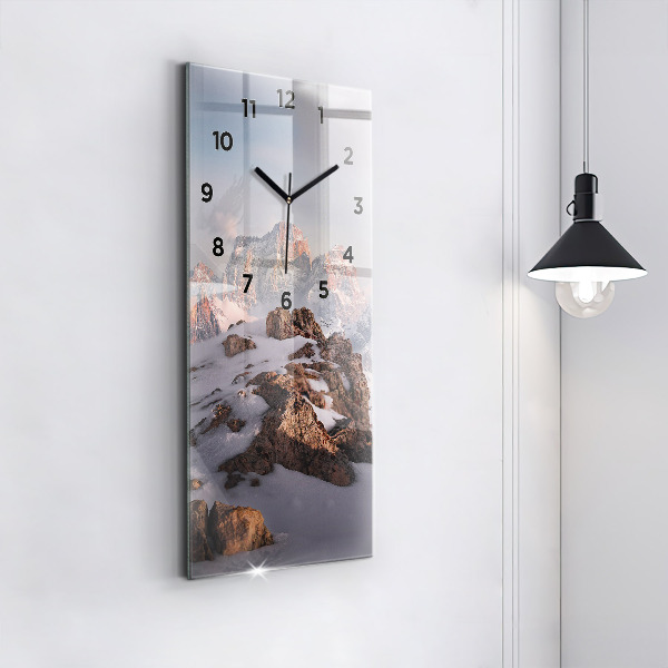 Orologio verticale in vetro Una montagna coperta di neve