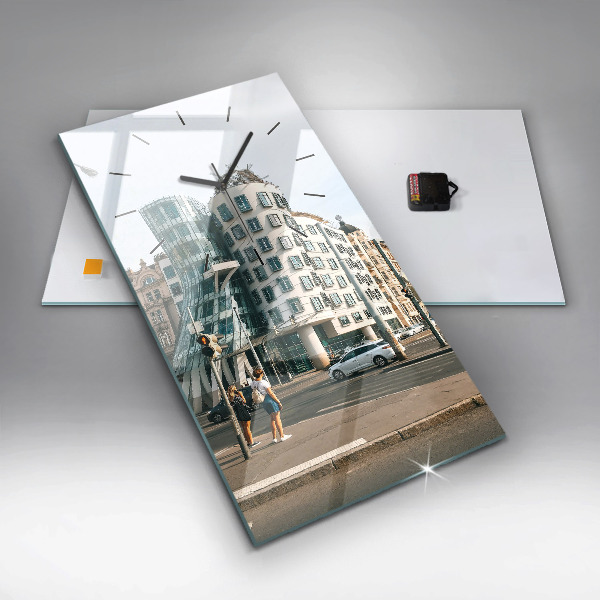 Orologio verticale in vetro Casa danzante Praga