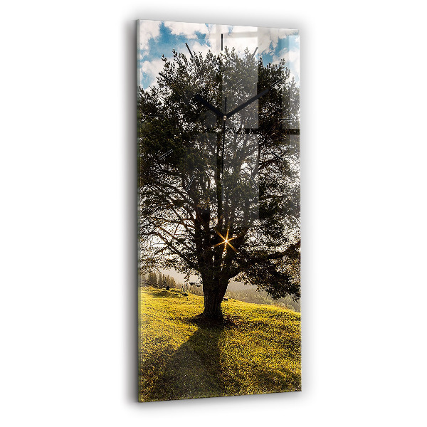 Orologio verticale in vetro Un albero su una collina