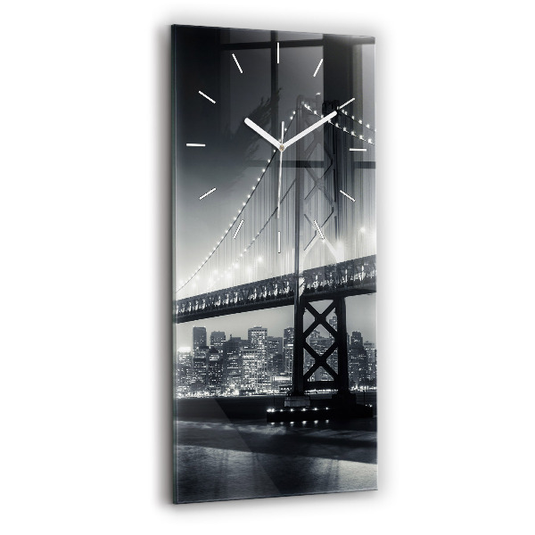 Orologio verticale Ponte di San Francisco di notte