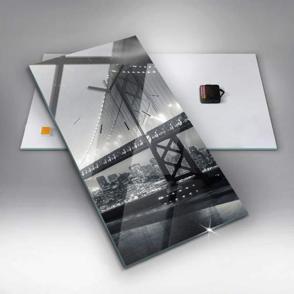 Orologio verticale Ponte di San Francisco di notte