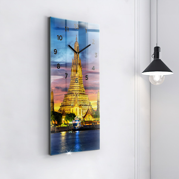 Orologio verticale Tempio a Bangkok Thailandia