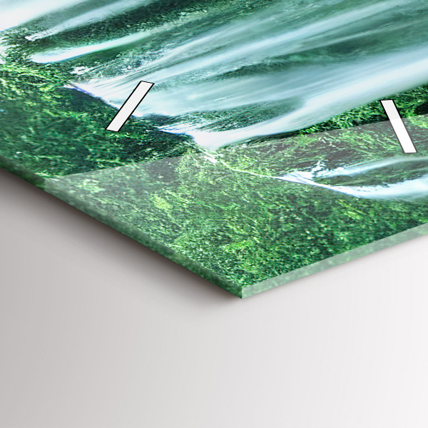 Orologio verticale Cascata tra il muschio