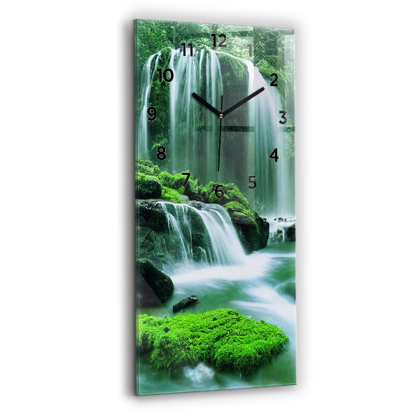 Orologio verticale Cascata tra il muschio