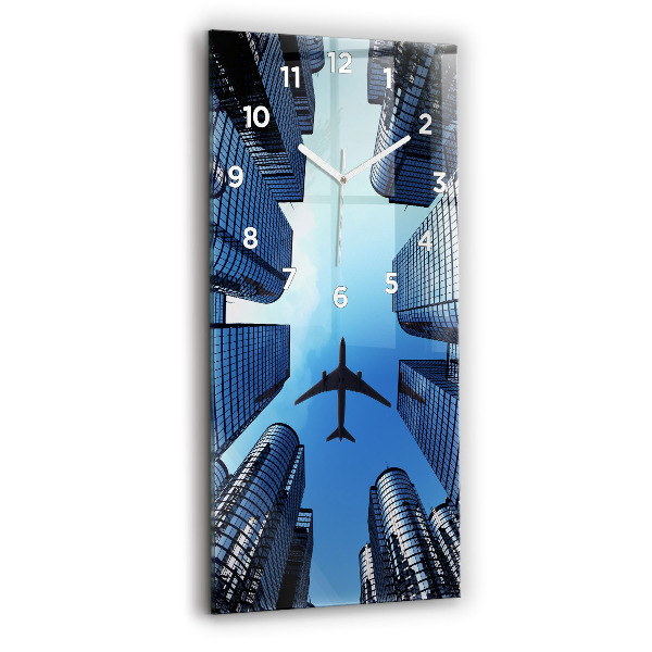 Orologio verticale Aereo sopra gli edifici