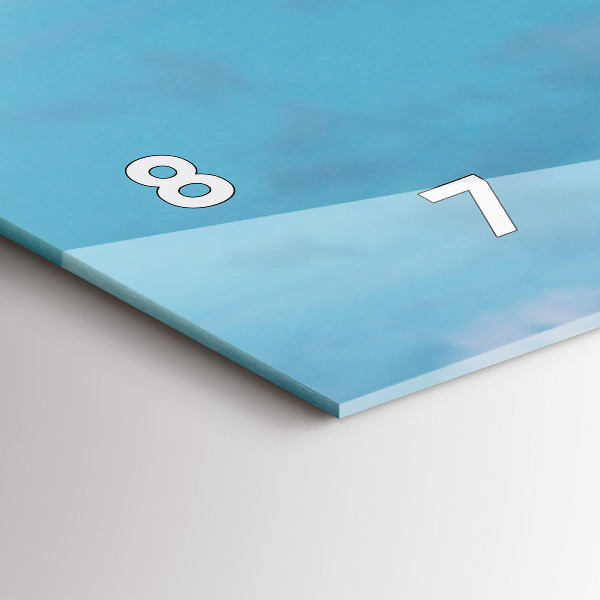 Orologi orizzontali Giraffa alta sullo sfondo del cielo