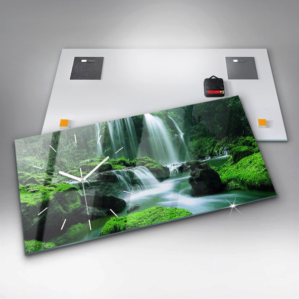 Orologi orizzontali Cascata tra il muschio