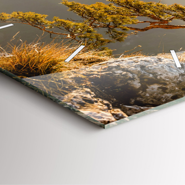 Orologio quadrato Un albero in montagna