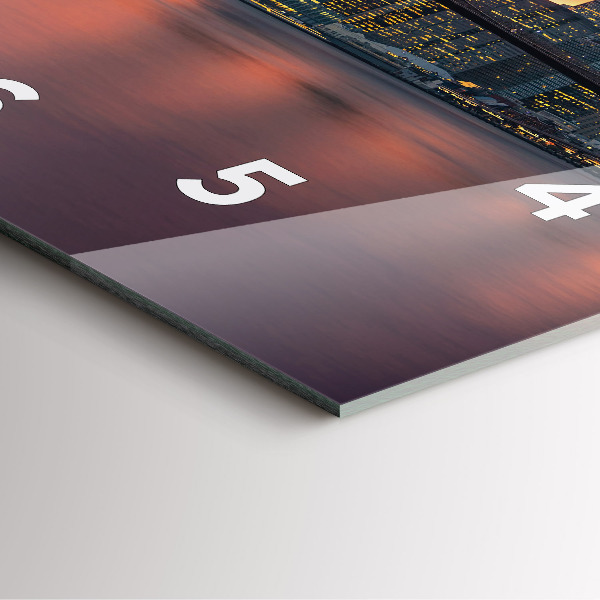 Orologio quadrato in vetro Fiume orientale di New York