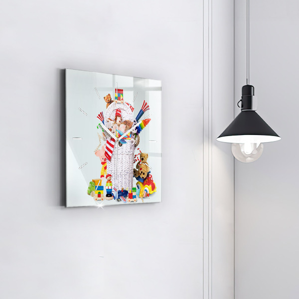 Orologio quadrato Cesto di vimini con giocattoli
