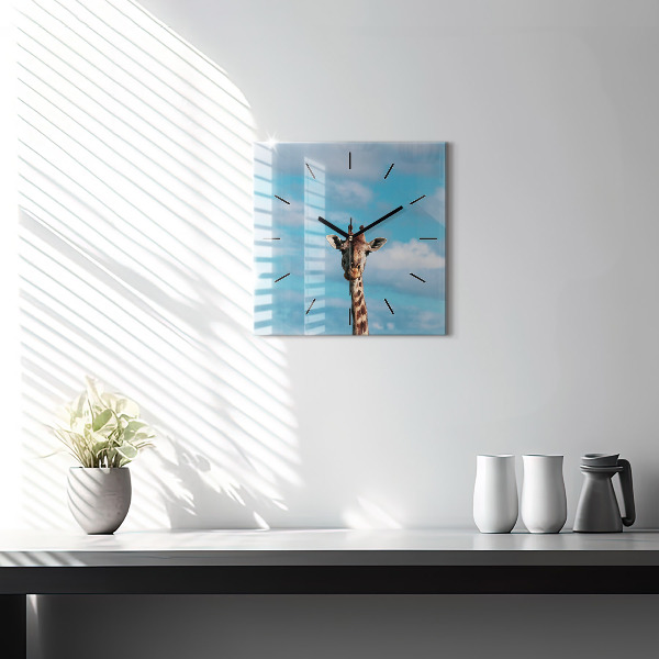 Orologio quadrato Testa di giraffa contro il cielo