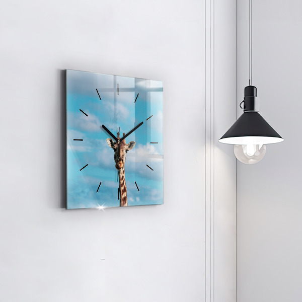Orologio quadrato Testa di giraffa contro il cielo