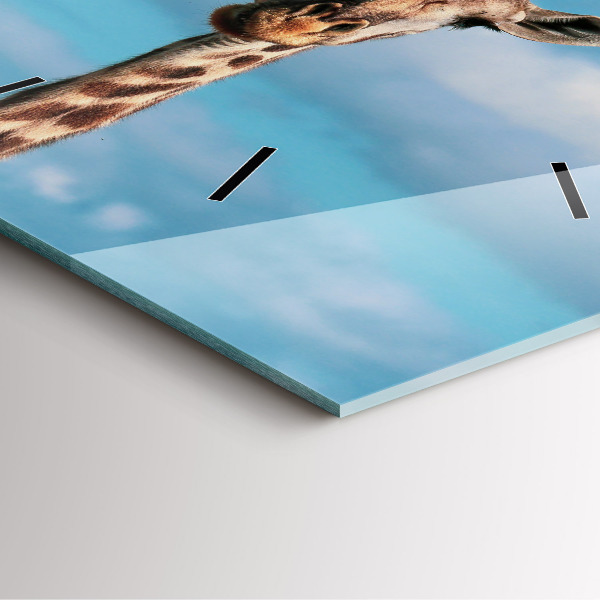 Orologio quadrato Testa di giraffa contro il cielo