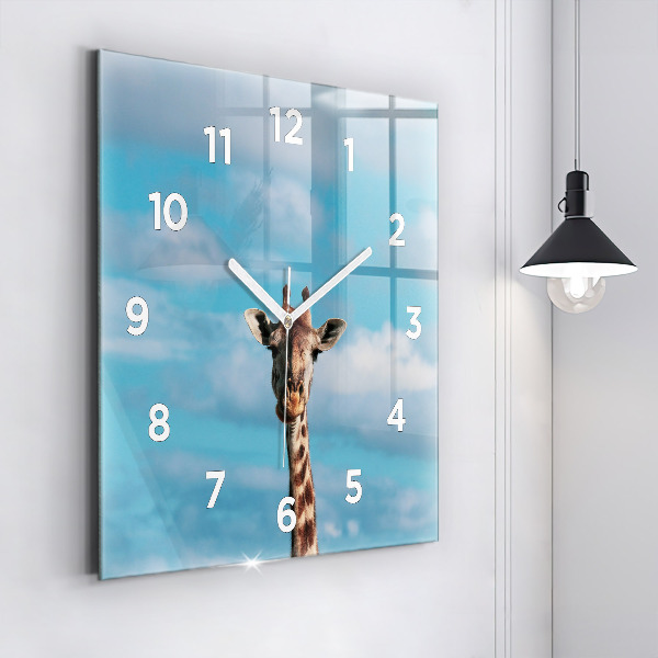 Orologio quadrato Testa di giraffa contro il cielo
