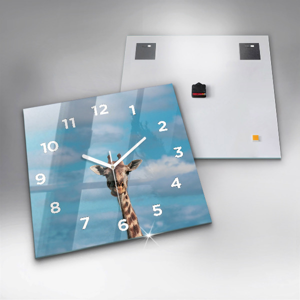 Orologio quadrato Testa di giraffa contro il cielo