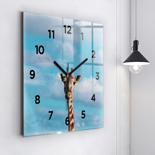 Orologio quadrato Testa di giraffa contro il cielo