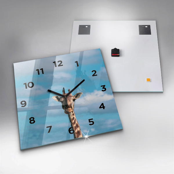 Orologio quadrato Testa di giraffa contro il cielo