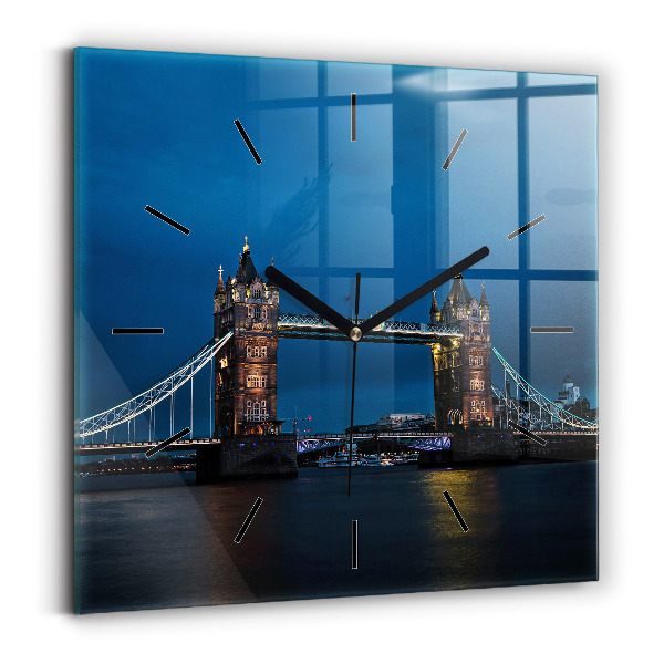 Orologio quadrato Tower Bridge Londra di notte