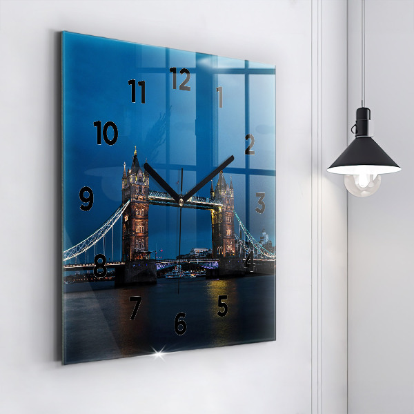 Orologio quadrato Tower Bridge Londra di notte