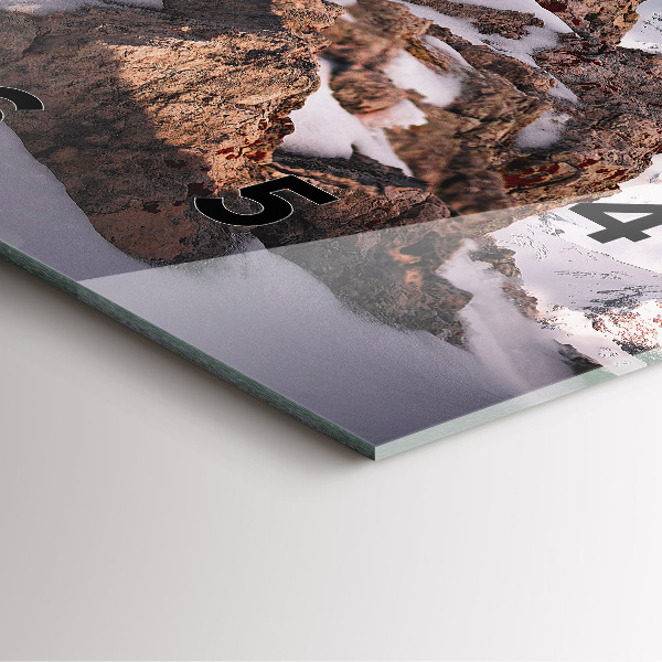 Orologio quadrato Una montagna coperta di neve