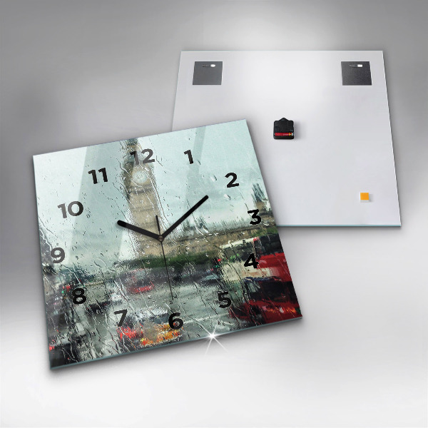 Orologio quadrato Londra piovosa