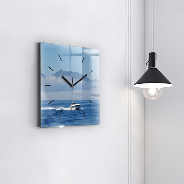 Orologio quadrato Una barca che galleggia sull'oceano