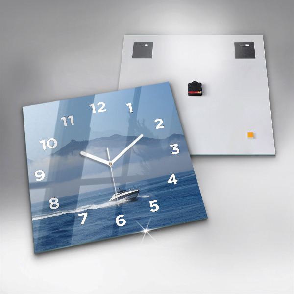 Orologio quadrato Una barca che galleggia sull'oceano